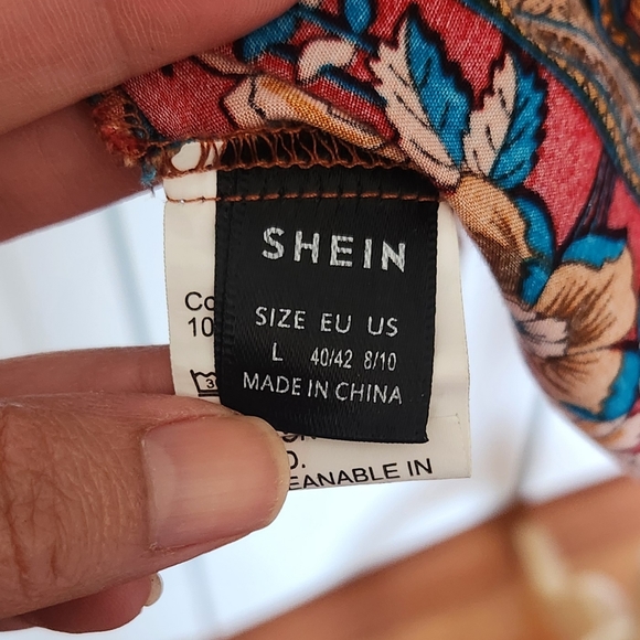 Floral print surplice neck dress - Picture 8 of 8